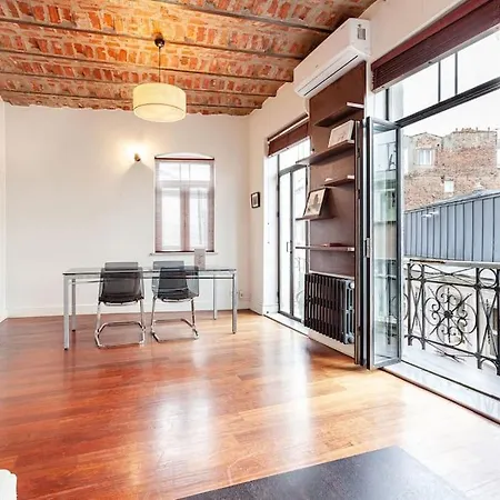 Ophelia By Oval Apartment *